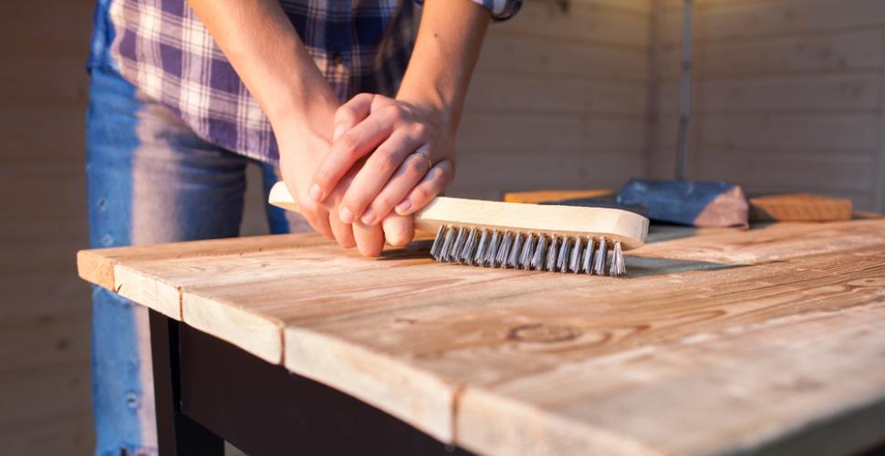La recette naturelle pour décaper du bois