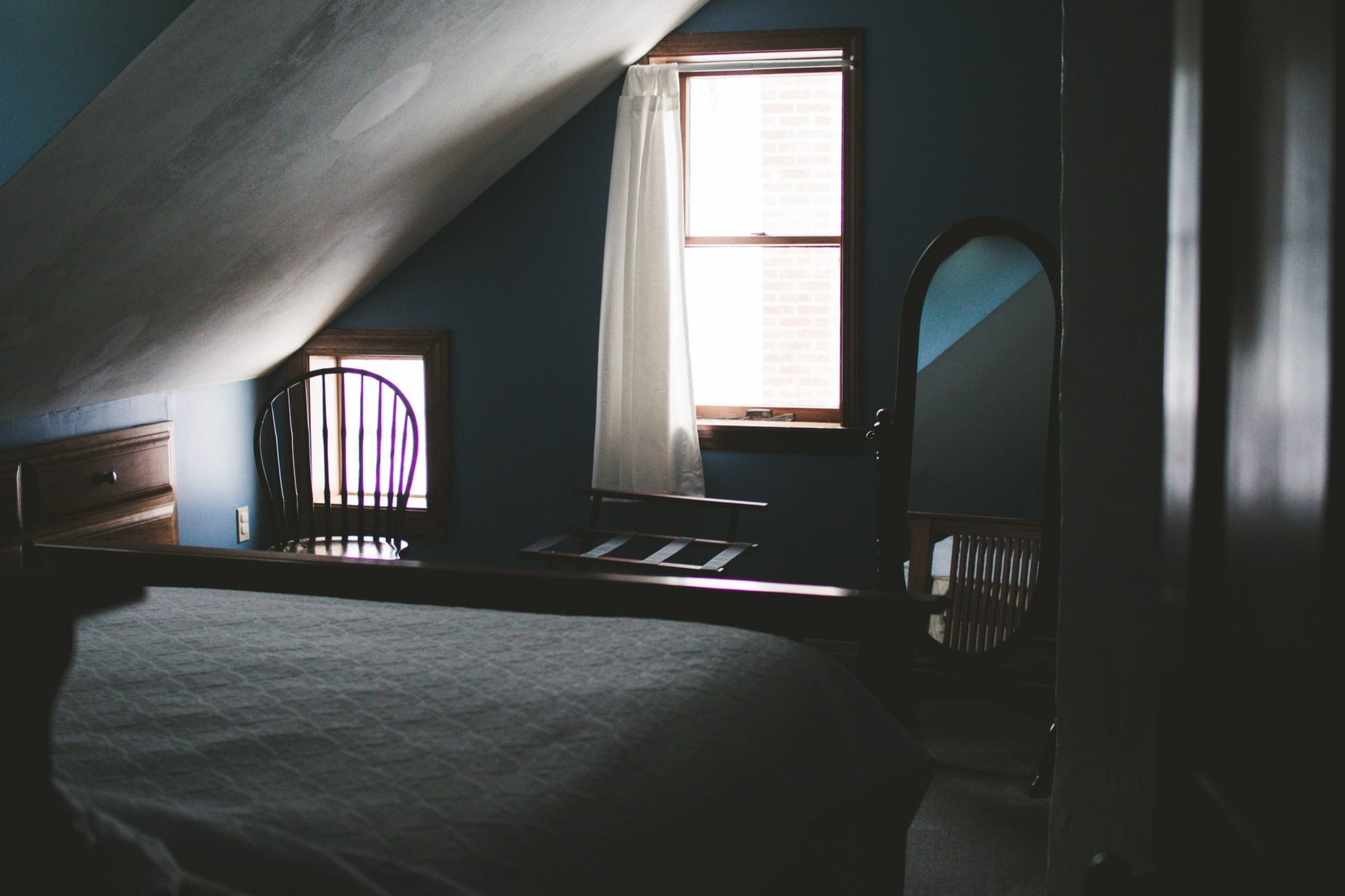 clic and pok comment peindre chambre mansardee sombre